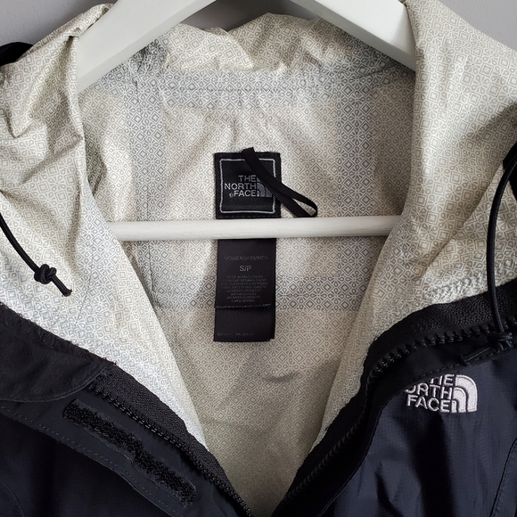 North Face Waterproof Shell Jacket - Picture 3 of 5